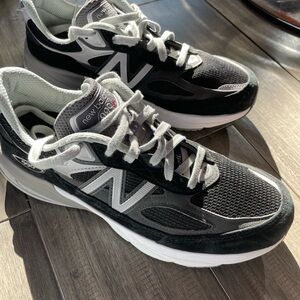 Men’s New Balance Black 990 version 6 Size 9 1/2 D.